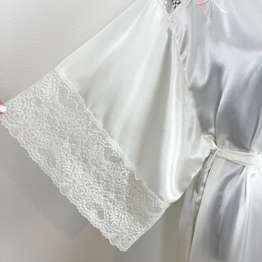 Vintage White Satin Lace Robe Large Embroidery Bridal Boudoir Glam Soft Elegance - Picture 6 of 12